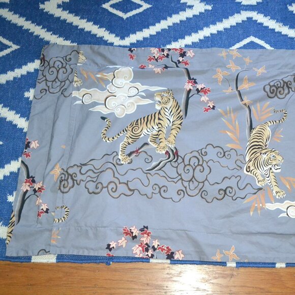 2 Williams Sonoma Kalden Tiger Printed PIllow Shams Gray KING 100% Cotton - Picture 2 of 10